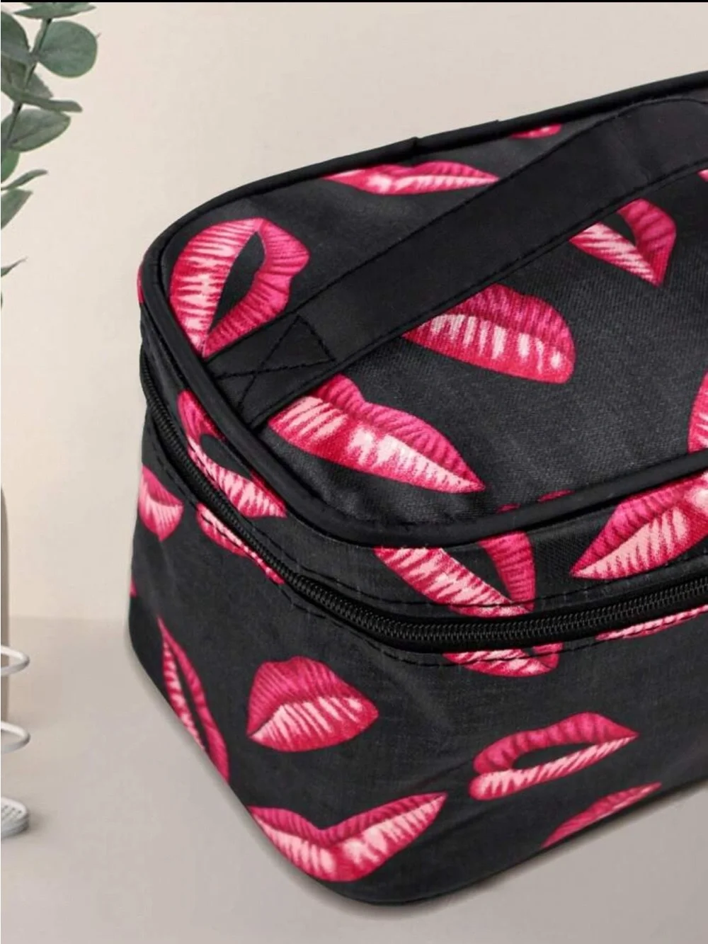 Large Portable KISS Lip Pattern Makeup Bag